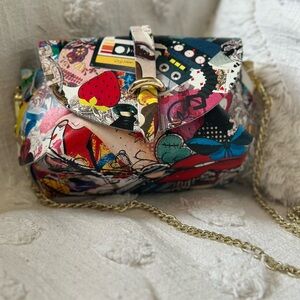 Small leather bag with metal chase,